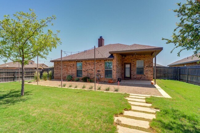 Building Photo - Quincy Park Beauty- Available Now