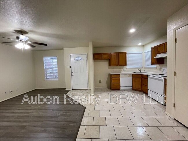 Building Photo - 121 Cambridge Dr