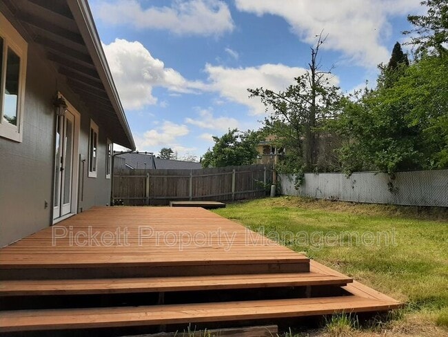Building Photo - 212 NE Torval Canyon Rd
