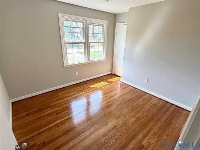Building Photo - 11402 Creekside Dr