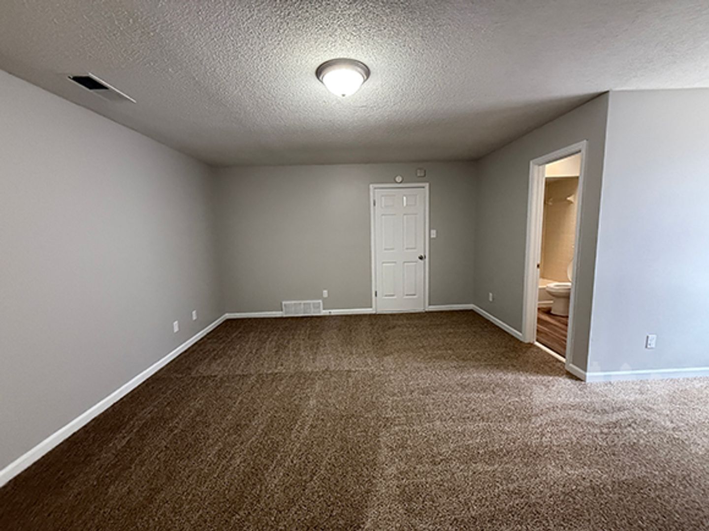 Building Photo - 5850 Grassy Valley Dr