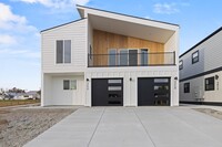 Building Photo - 865 9th St W