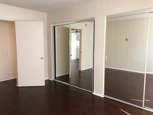 Building Photo - 464 S Berendo St