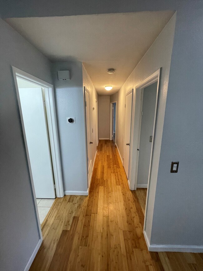 Building Photo - 3021 Lillard Dr