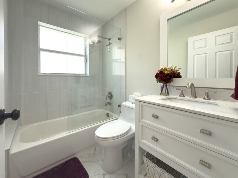 Building Photo - 12204 Sunset Point Cir