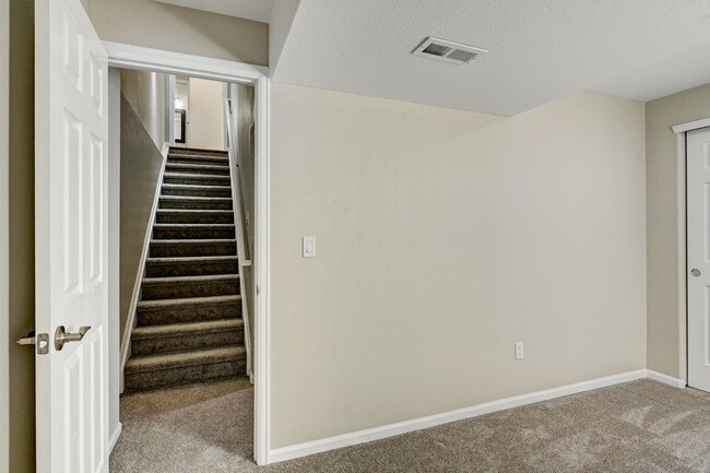 Building Photo - 5 bedroom, 4 bath home with 2 car attached garage