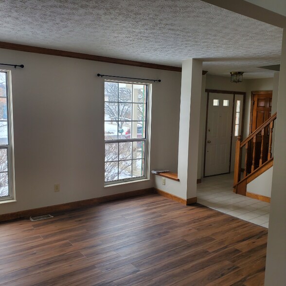 Building Photo - 315 High Meadows Village Dr