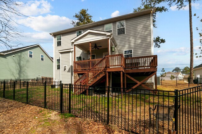 Building Photo - 230 Parrish Ln