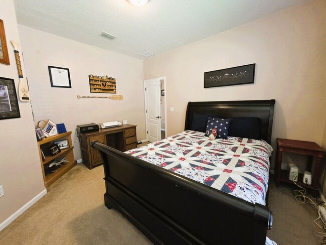 Building Photo - Large Home On Cul-De-Sac!