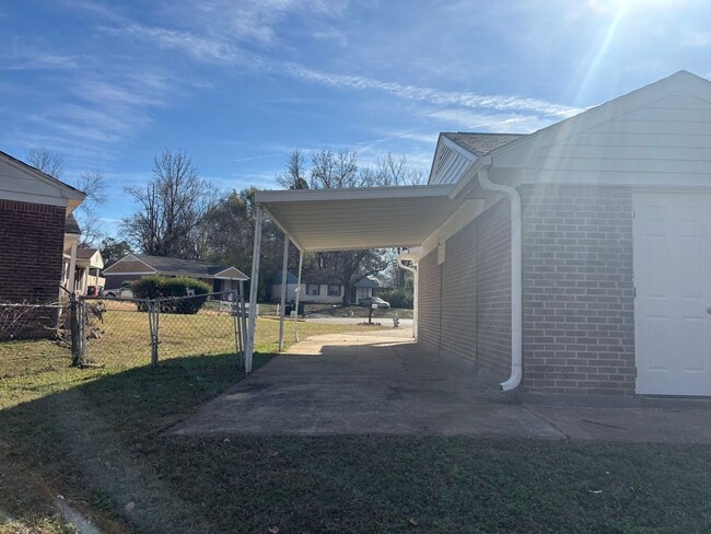 Building Photo - 3803 Kalamath Cove