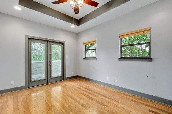 Building Photo - 1203 E 2nd St