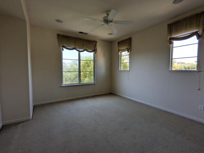 Building Photo - 2854 Jefferson Ln