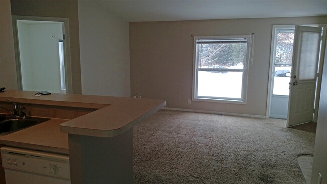 Building Photo - 1188 sq/ft 2 Bedroom 2 Bathroom with Den i...