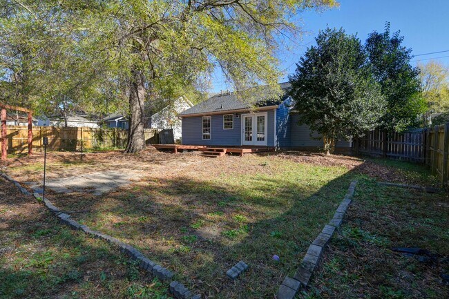 Building Photo - Beautifully Updated 3BR Home Minutes from Fort Jackson, VA Hospital & I-77