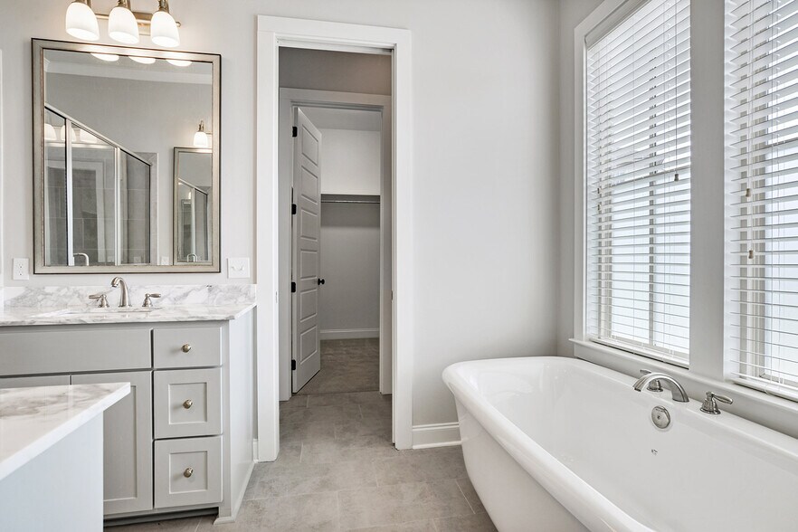 Building Photo - 2032 Perennial Ln