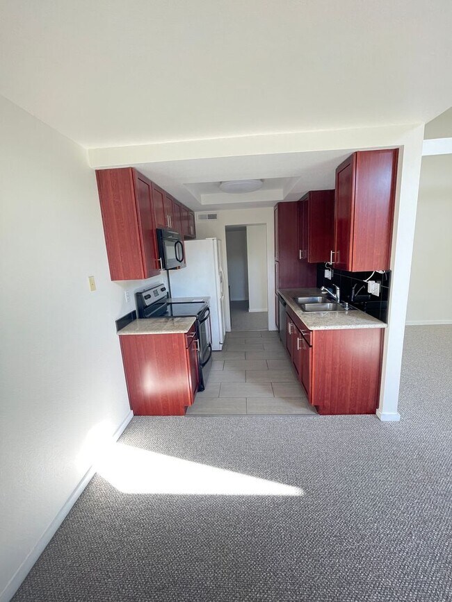 Building Photo - Available Now - 2 Bedroom 2 Bath Condo in ...