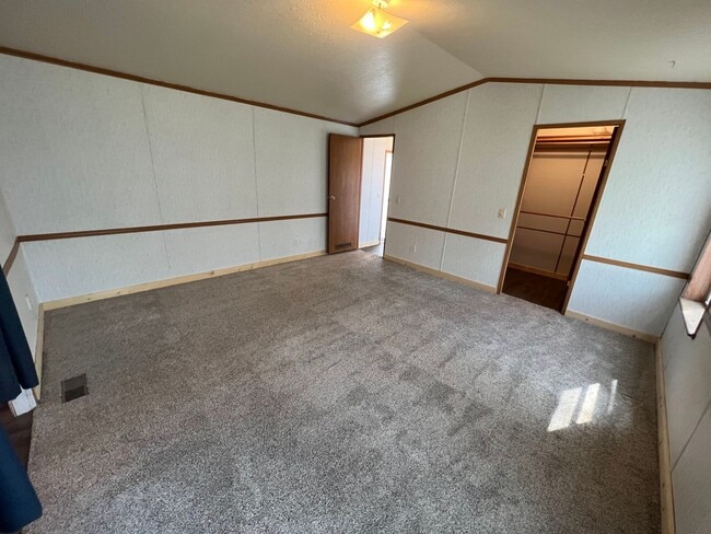 Building Photo - 2 Bedroom 2 Bath Updated Mobile Home in Cliffview Mobile Home Park. Very well kept-up area.
