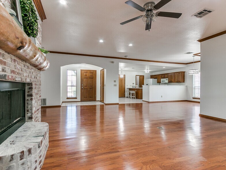 Building Photo - 6439 Masons Dr