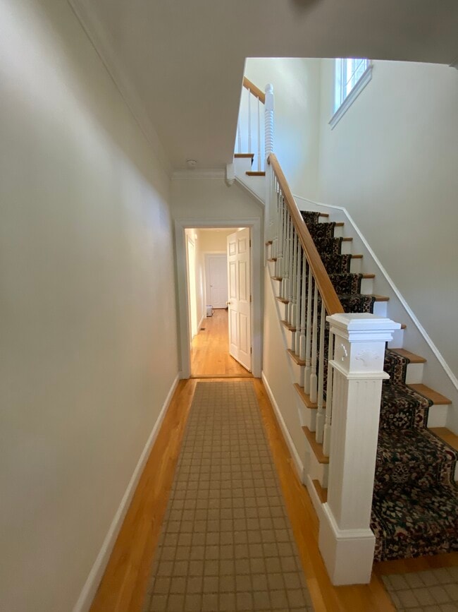 Building Photo - 213 Dana Ave