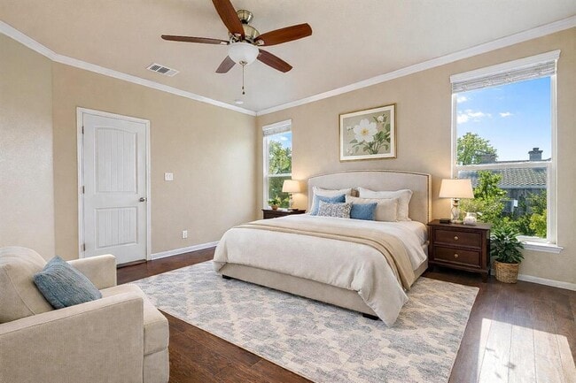 Building Photo - 501 S Meadowlark St