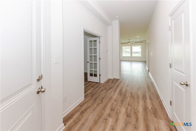 Building Photo - 111 Samuel Blair Pass