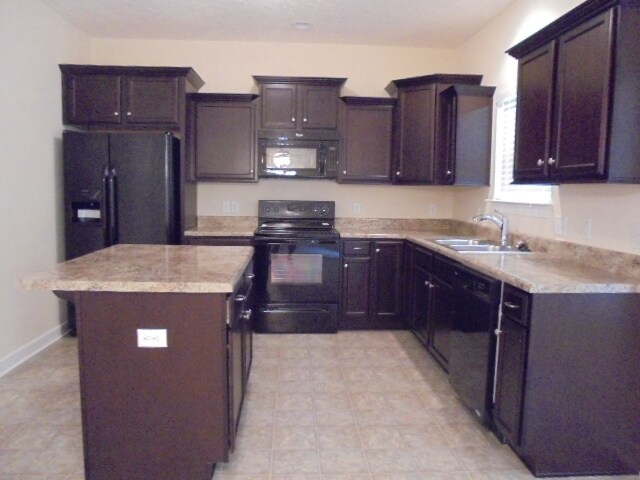 Building Photo - 1413 Napa Pt W