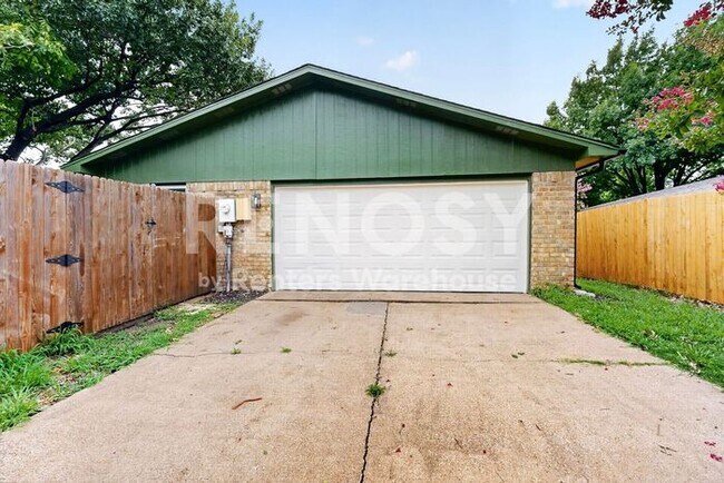 Building Photo - Renovated in Allen Ready to Be Your Home
