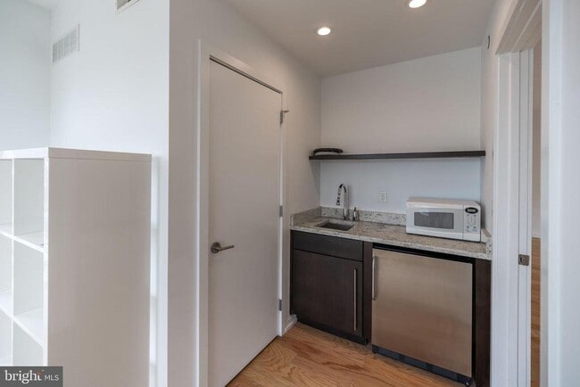 Building Photo - 444 Fairmount Ave