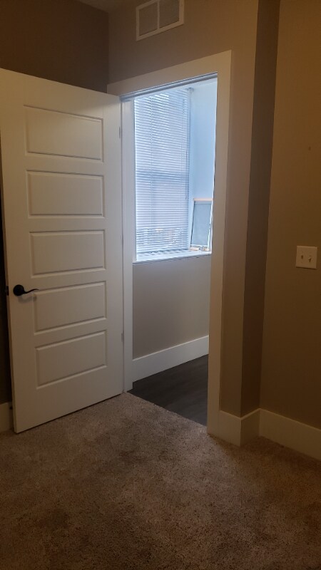 Building Photo - 2212 E 12th St