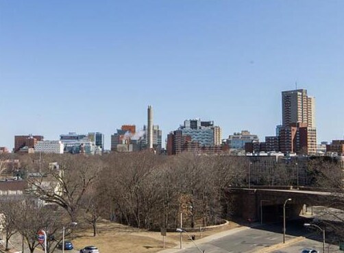 Building Photo - 33 Pond Ave