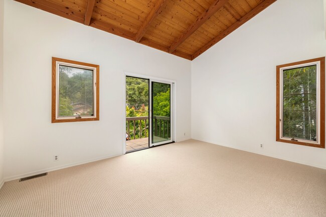 Building Photo - 1539 Miramar Ln