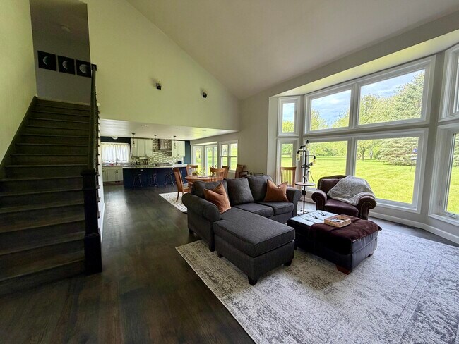 Building Photo - 6961 Suncrest Dr