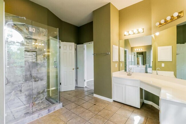Building Photo - 6308 Clairmont Dr