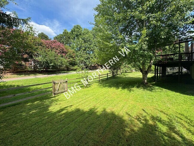 Building Photo - 10205 Daylily Ct