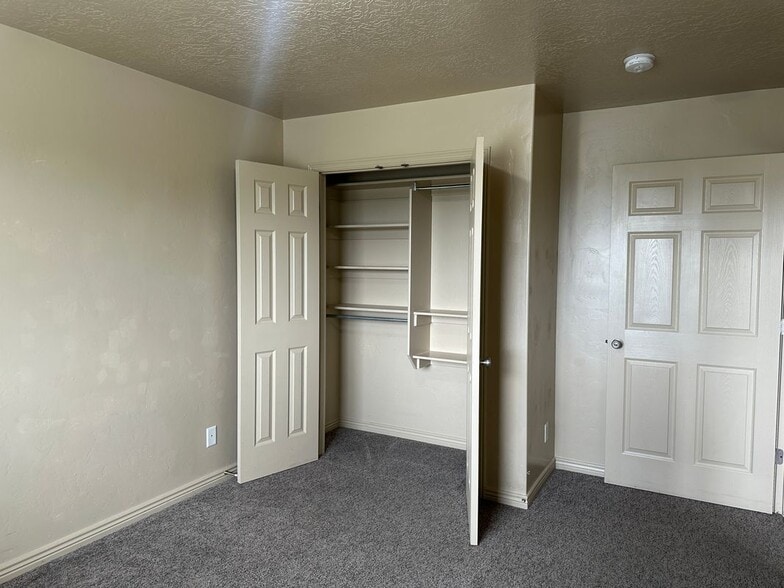 Building Photo - 488 S 2550 W