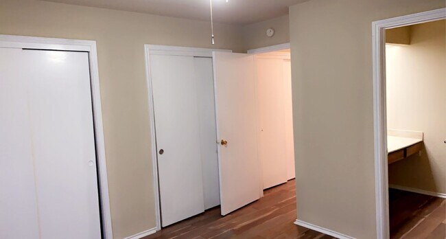 Building Photo - 3329 Country View