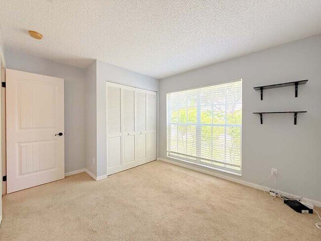 Building Photo - 1118 Hardwood Dr