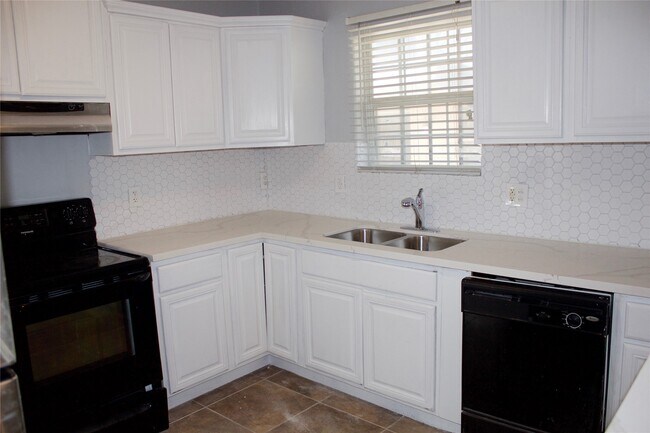 Building Photo - 3314 Holman St