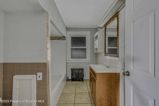 Building Photo - 301 N Bromley Ave