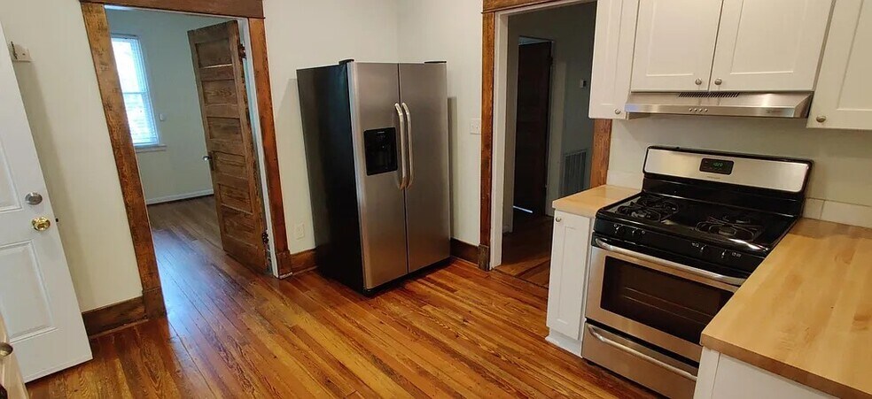 Building Photo - 3919 Dakota Ave