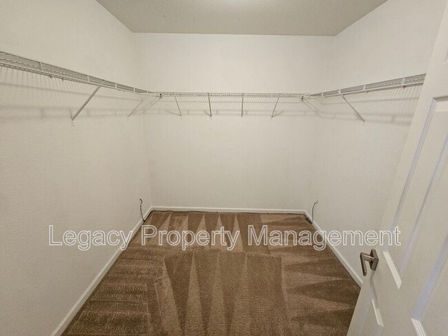 Building Photo - 312 Walnut Crossing Dr