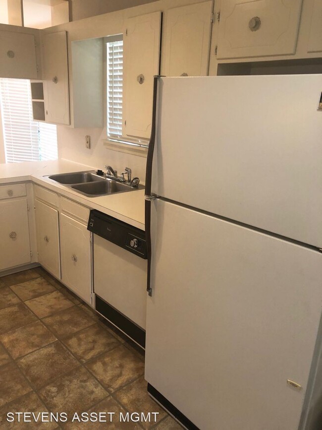 Building Photo - 1 br, 1 bath House - 3253 Eastwood Drive