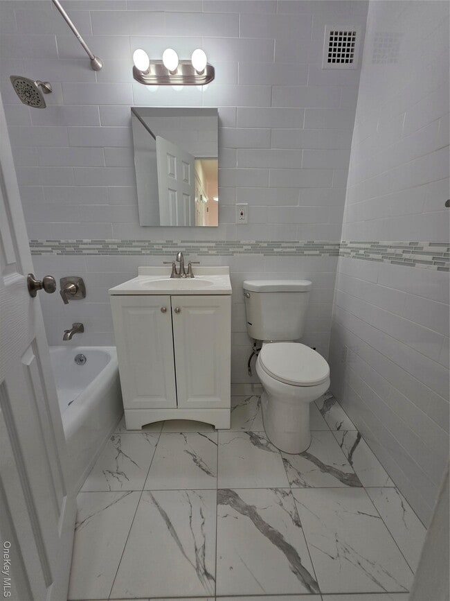 Building Photo - 61-20 Grand Central Pkwy