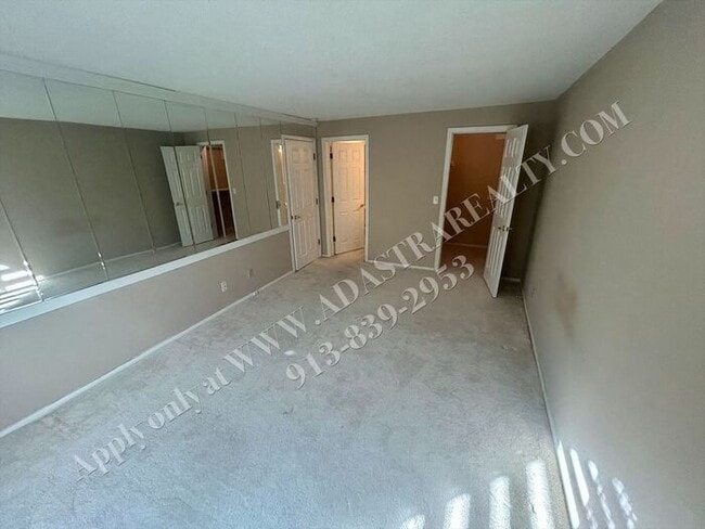 Building Photo - Spacious 2 Bed 2 Bath Ground Floor Unit-Available NOW!!