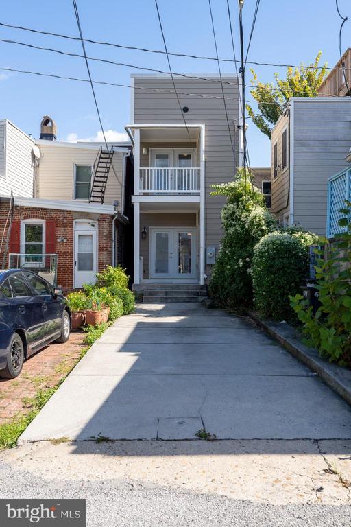 Building Photo - 1330 S Charles St