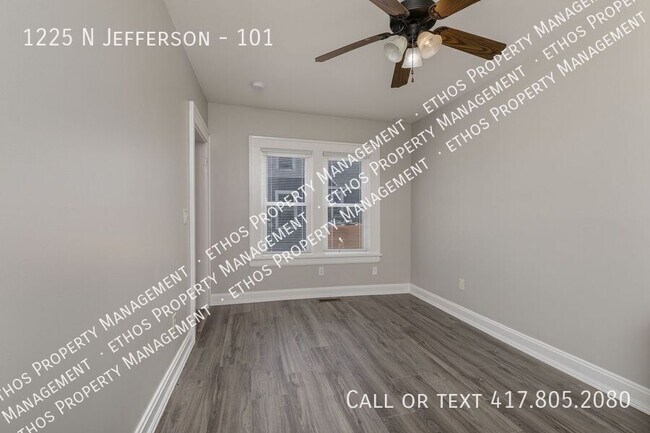 Building Photo - 1225 N Jefferson-101