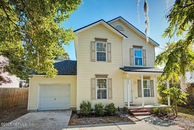 Building Photo - 1217 Clock St