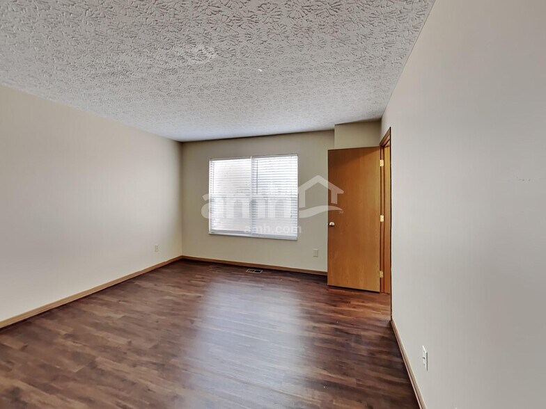 Building Photo - 5888 Gazelle Dr