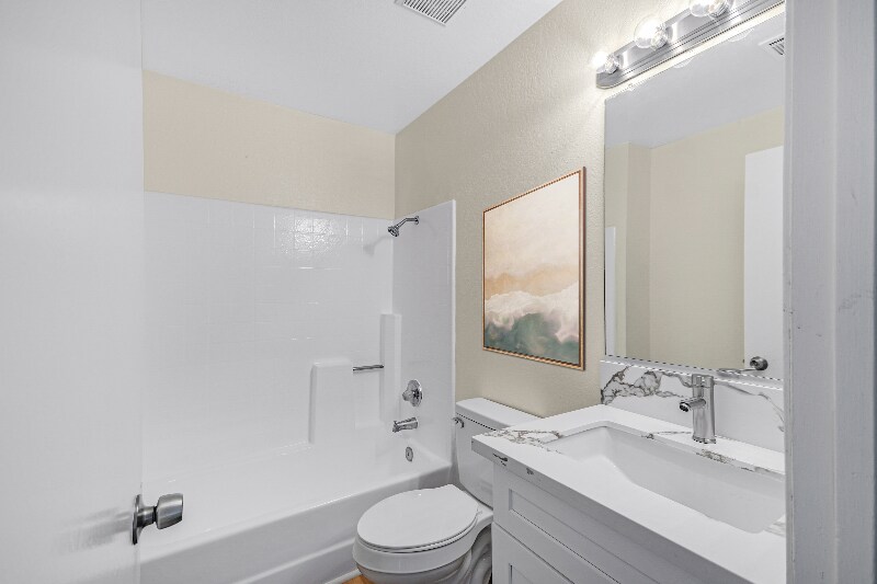 Building Photo - 1005 E Ave R