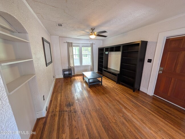 Building Photo - 2703 Myra St